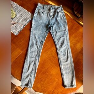 BDG Light Wash 90s High-Waisted Jeans (Urban Outfitters)
